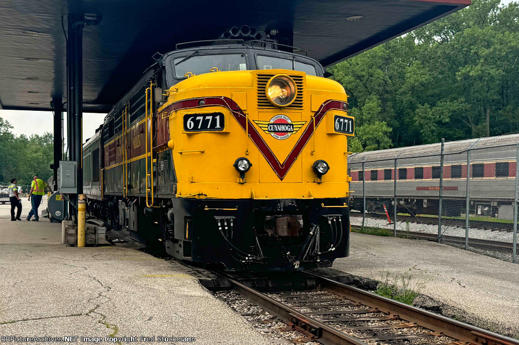 CVSR 6771 and the HEP car are getting fueled.